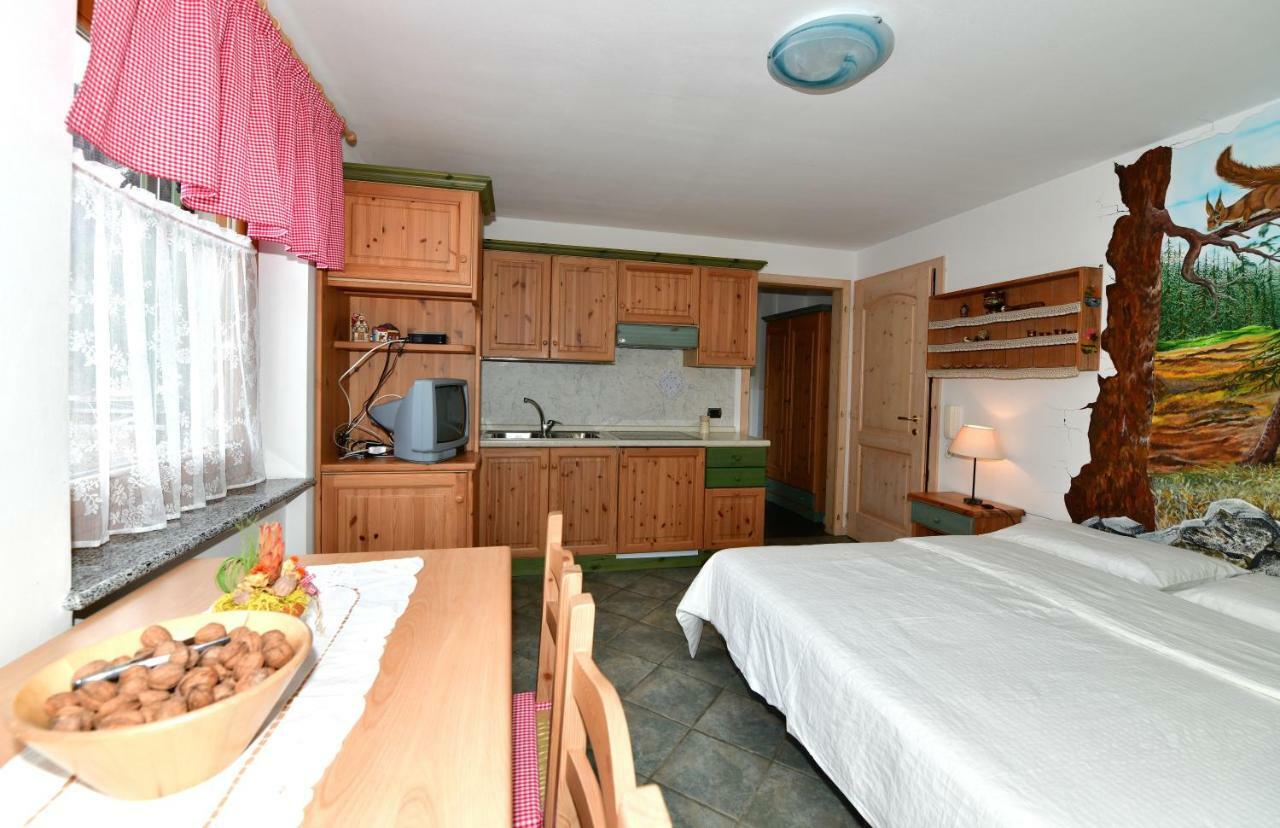 Agritur Volpaia Rooms And Apartments Vermiglio Eksteriør bilde