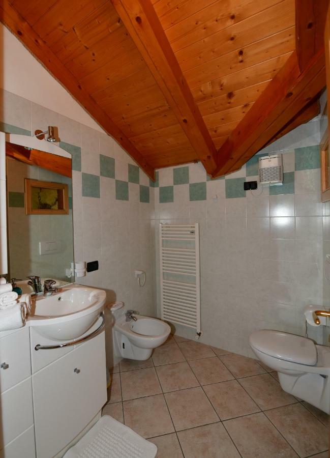 Agritur Volpaia Rooms And Apartments Vermiglio Eksteriør bilde