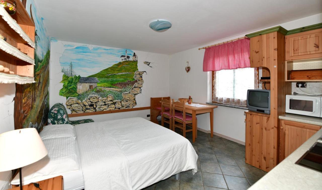 Agritur Volpaia Rooms And Apartments Vermiglio Eksteriør bilde